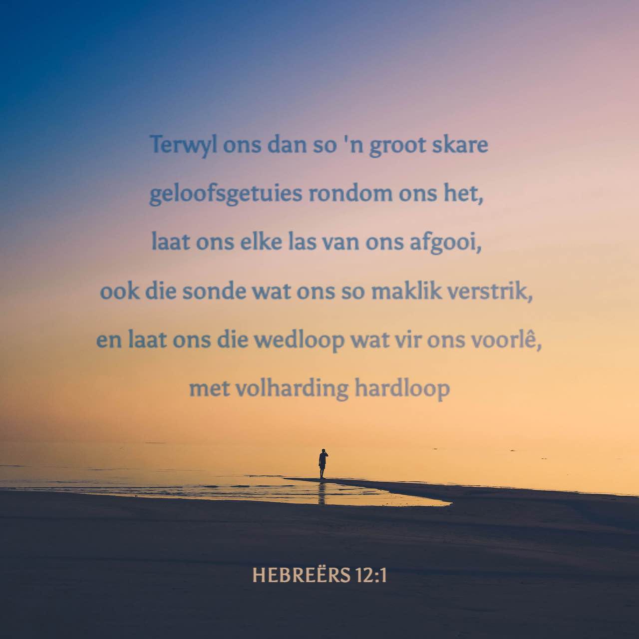 HEBREËRS 12:1 Met so ’n magtige skare toeskouers rondom ons om ons in ...