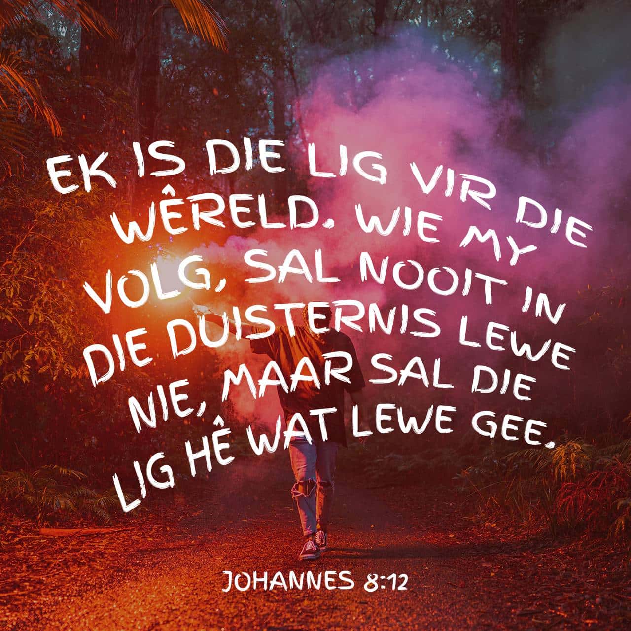 Johannes 8:12-36 Jesus praat toe verder met die mense: “Wat lig beteken ...