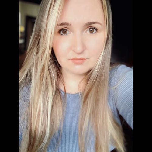 Bible profile picture for @eloise