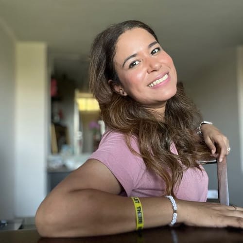 Bible profile picture for @viviana